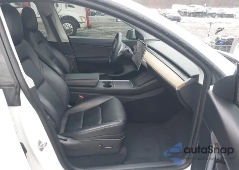 2021 Tesla Model Y Long Range Dual Motor All-Wheel Drive z USA, uszkodzony, nr VIN 5YJYGDEE6MF194003